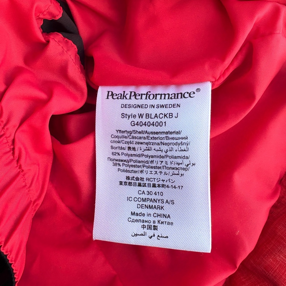 Peak Performance Women's Red Puffer Jacket with Hood - Picture 5 of 7